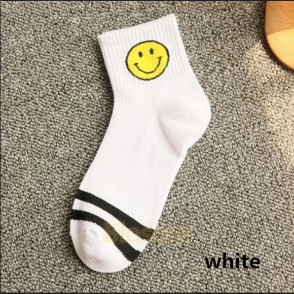 😊❣️Smiley Face Happy Sox 1pr😊🎶Happy😊 - Picture 3 of 3